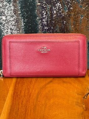 Coach Barbiecore Pink Leather 3/4 Zip Wallet 2010s (GUC)